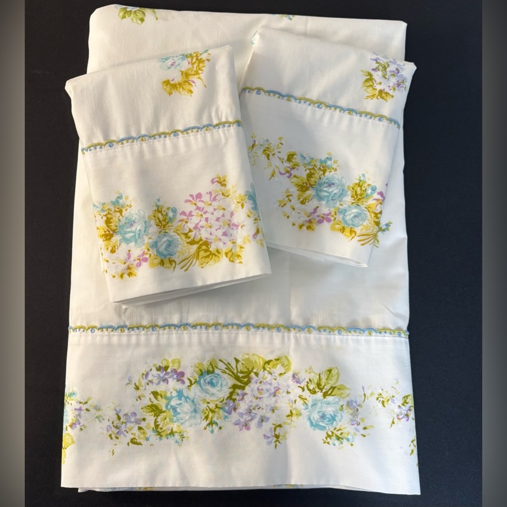 Vintage Montgomery Ward Double Flat‎ Sheet Two Pillowcases Scalloped Trim Floral